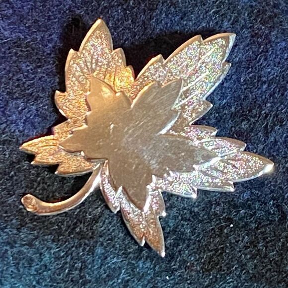 Monet Silver Maple Leaf Pin Brooch - Picture 7 of 10